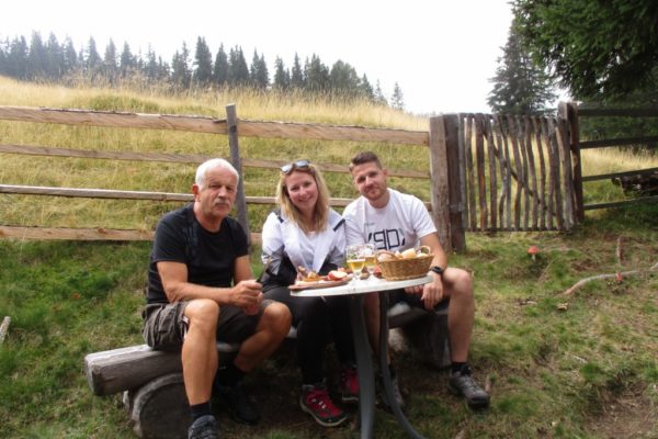 Genuss
In die Mahder
Speckjause
Wandern
Berge
Sommer